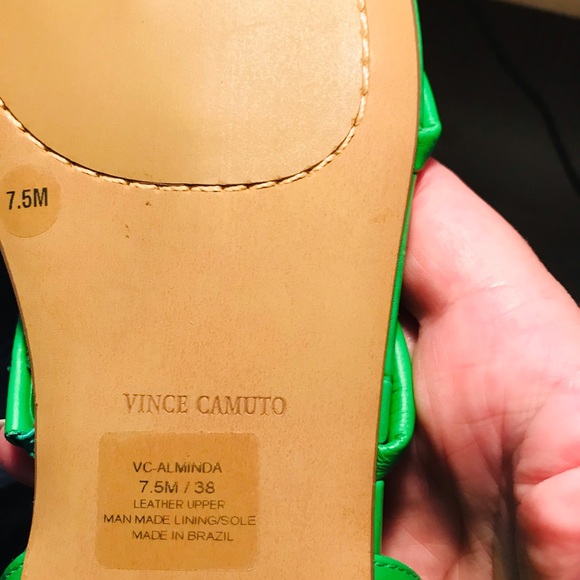 NWT-Vince Camuto, flat Kelly Green strappy sandals, toe rings, & ankle straps. - Picture 4 of 4